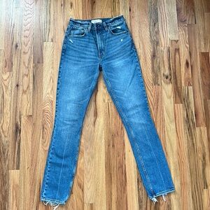 Abercrombie “The Skinny High Rise” Jean. Size 26, Inseam 32 inch inseam.